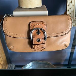 NWOT COACH tan wristlet purse leather Buckle